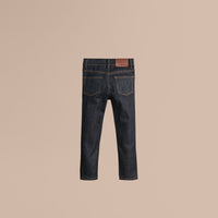 DARK INDIGO Jean de coupe décontractée en denim indigo