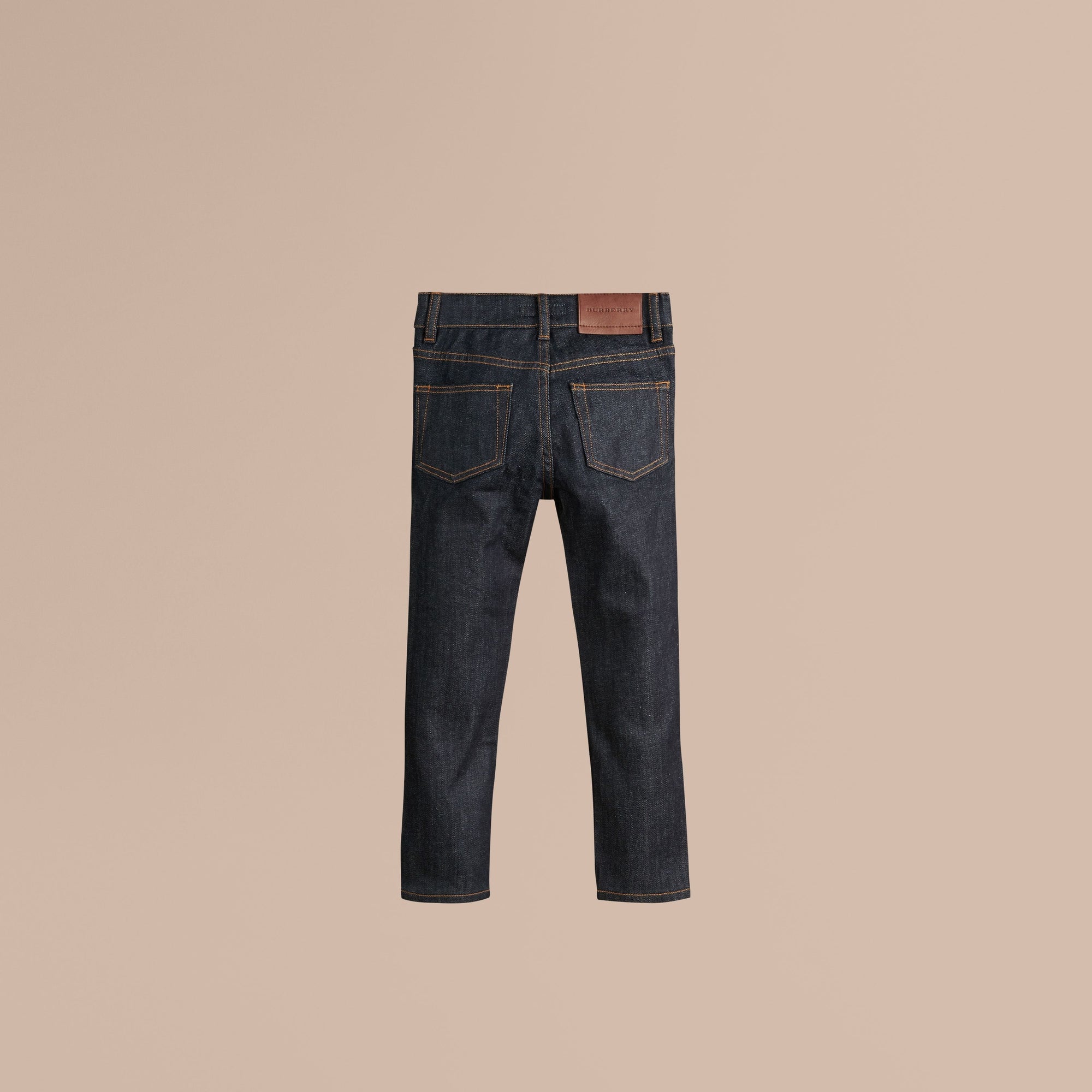 DARK INDIGO Jean de coupe décontractée en denim indigo