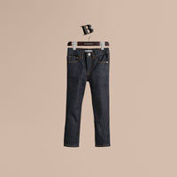 DARK INDIGO Jean de coupe décontractée en denim indigo