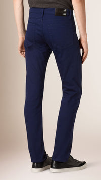 BRIGHT NAVY Jean de coupe droite en denim stretch japonais