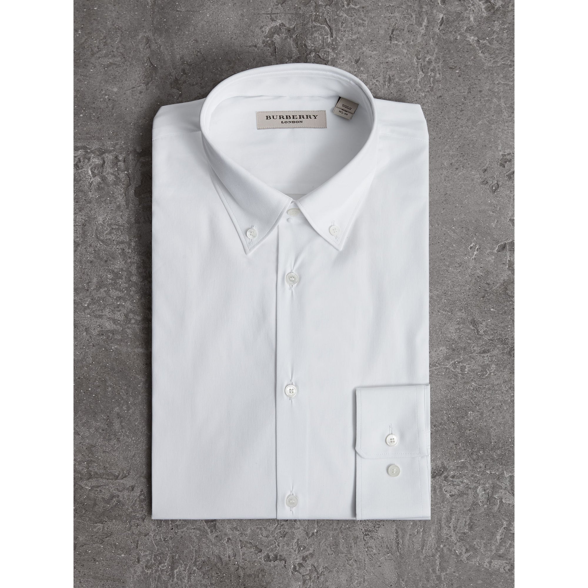 WHITE Chemise ajustée en coton extensible à col boutonné