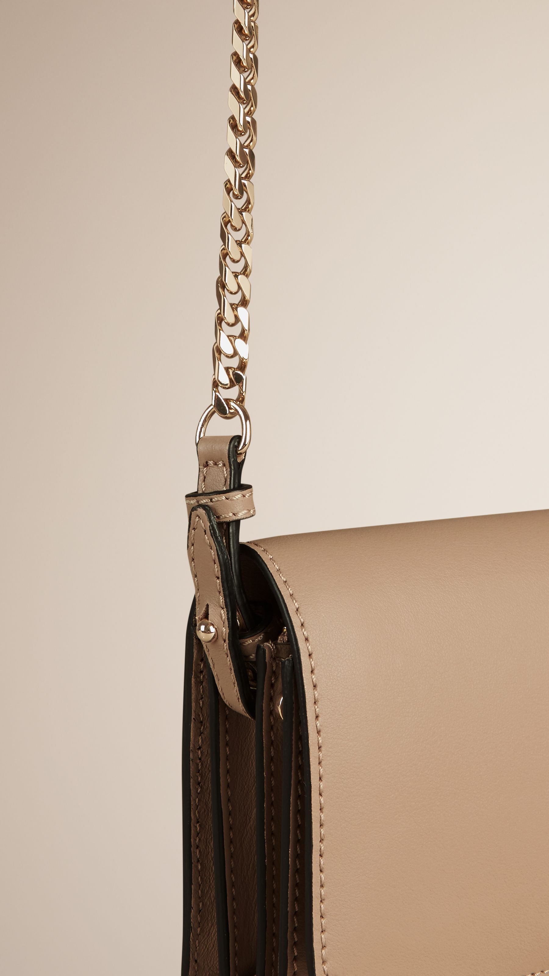 HONEY Clutch en cuir avec chaîne