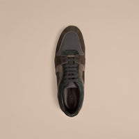 DARK STORM GREY Tennis Field Sneaker en cuir velours color-block avec empiècements filet