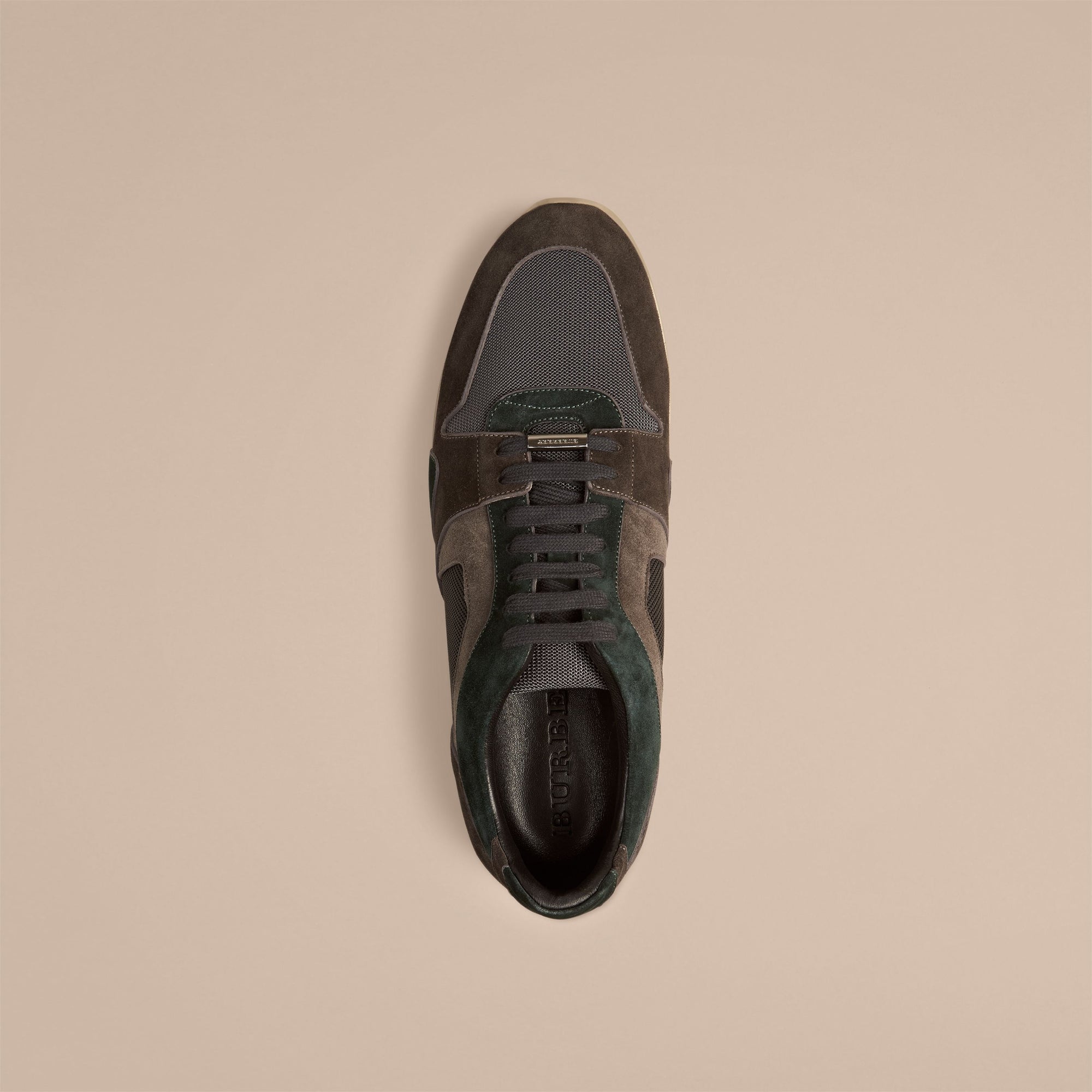 DARK STORM GREY Tennis Field Sneaker en cuir velours color-block avec empiècements filet
