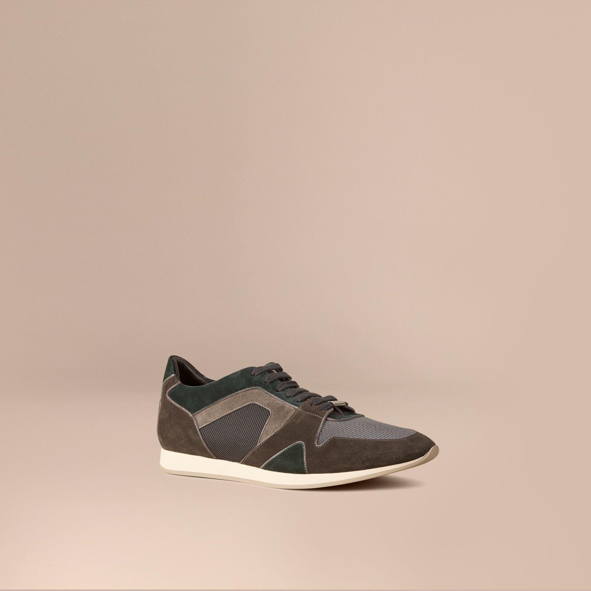 DARK STORM GREY Tennis Field Sneaker en cuir velours color-block avec empiècements filet