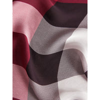 Foulard en soie légère à motif check - Rose fuchsia