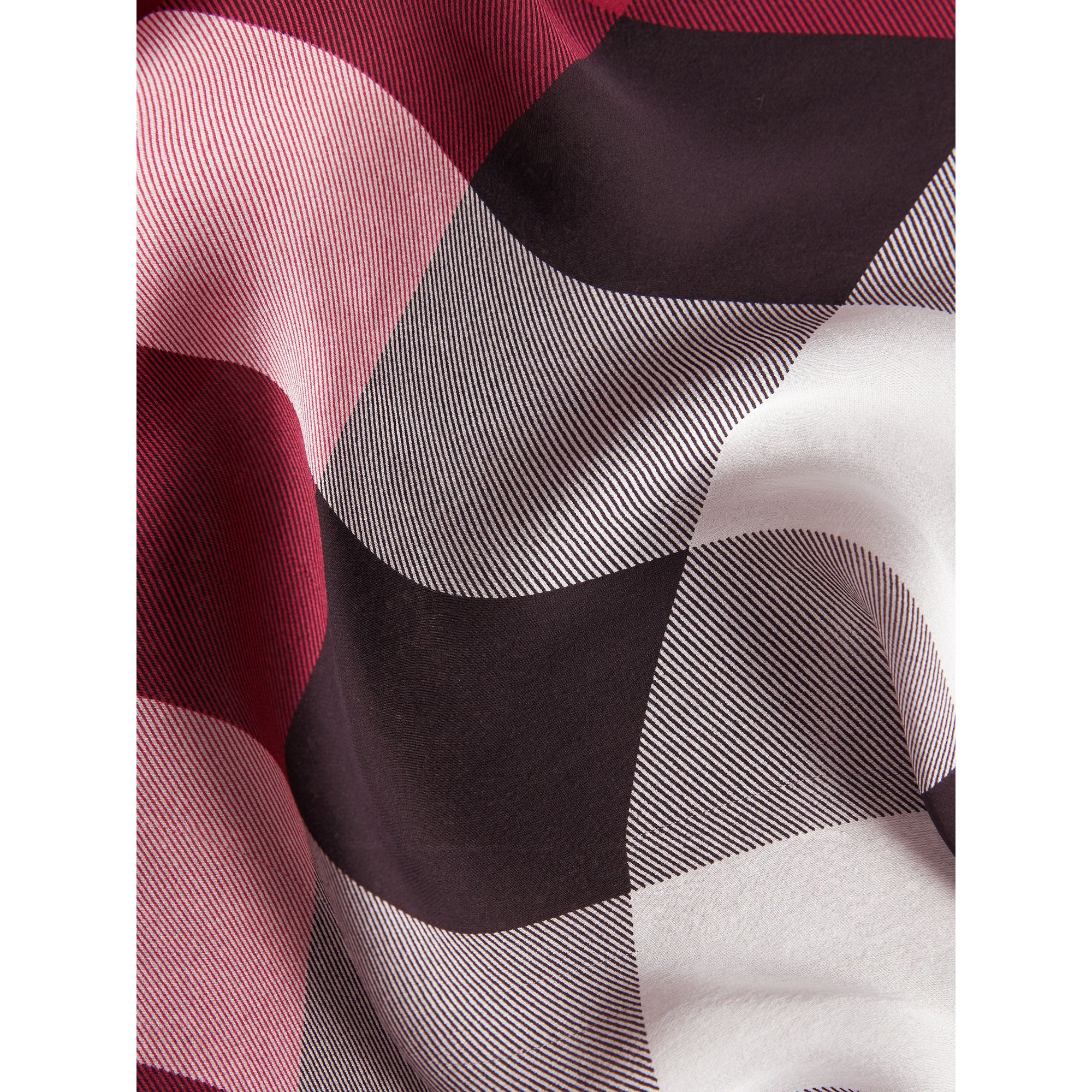 Foulard en soie légère à motif check - Rose fuchsia