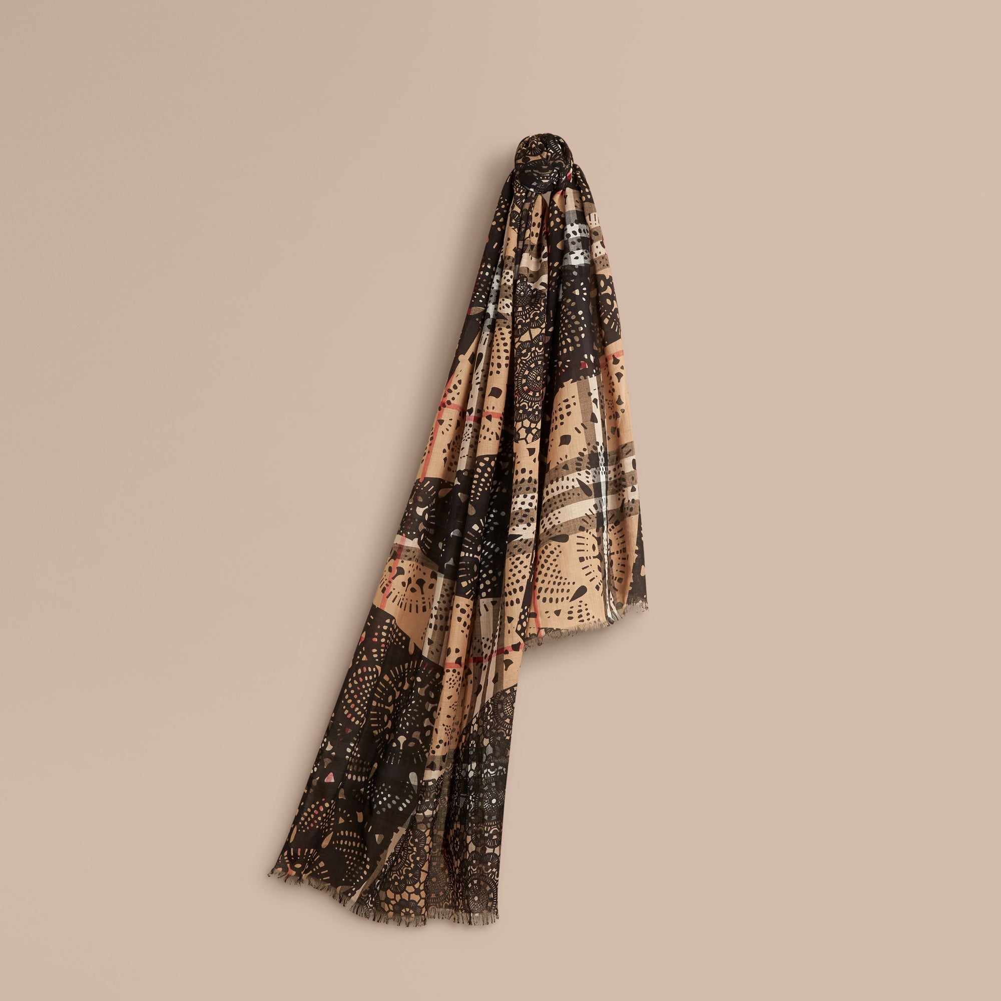 CAMEL/BLACK Écharpe en laine et soie à motif check et imprimé en dentelle façon patchwork