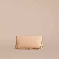 PALE APRICOT Clutch medium en cuir grainé emblématique