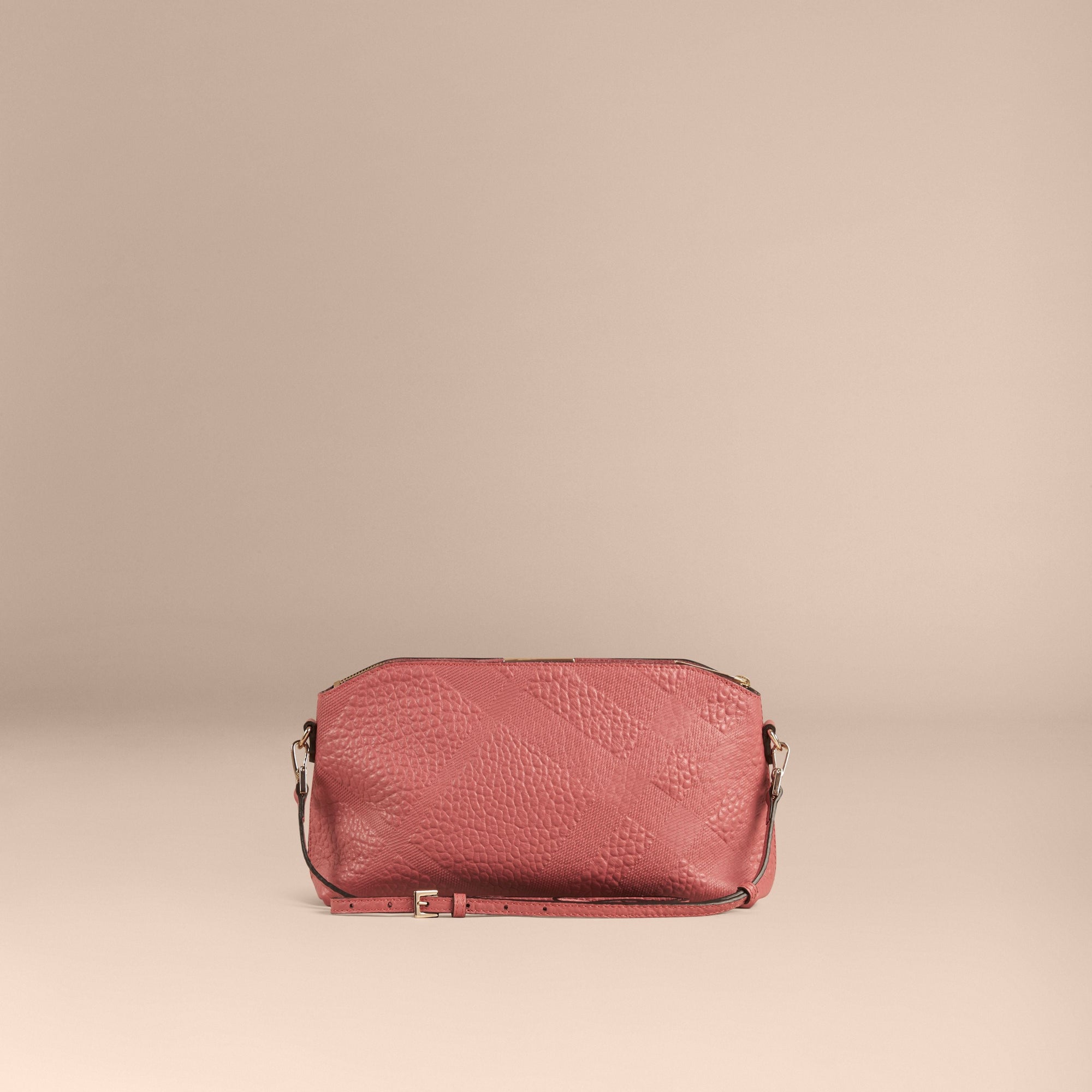 ANTIQUE ROSE Petit clutch en cuir avec motif check en relief
