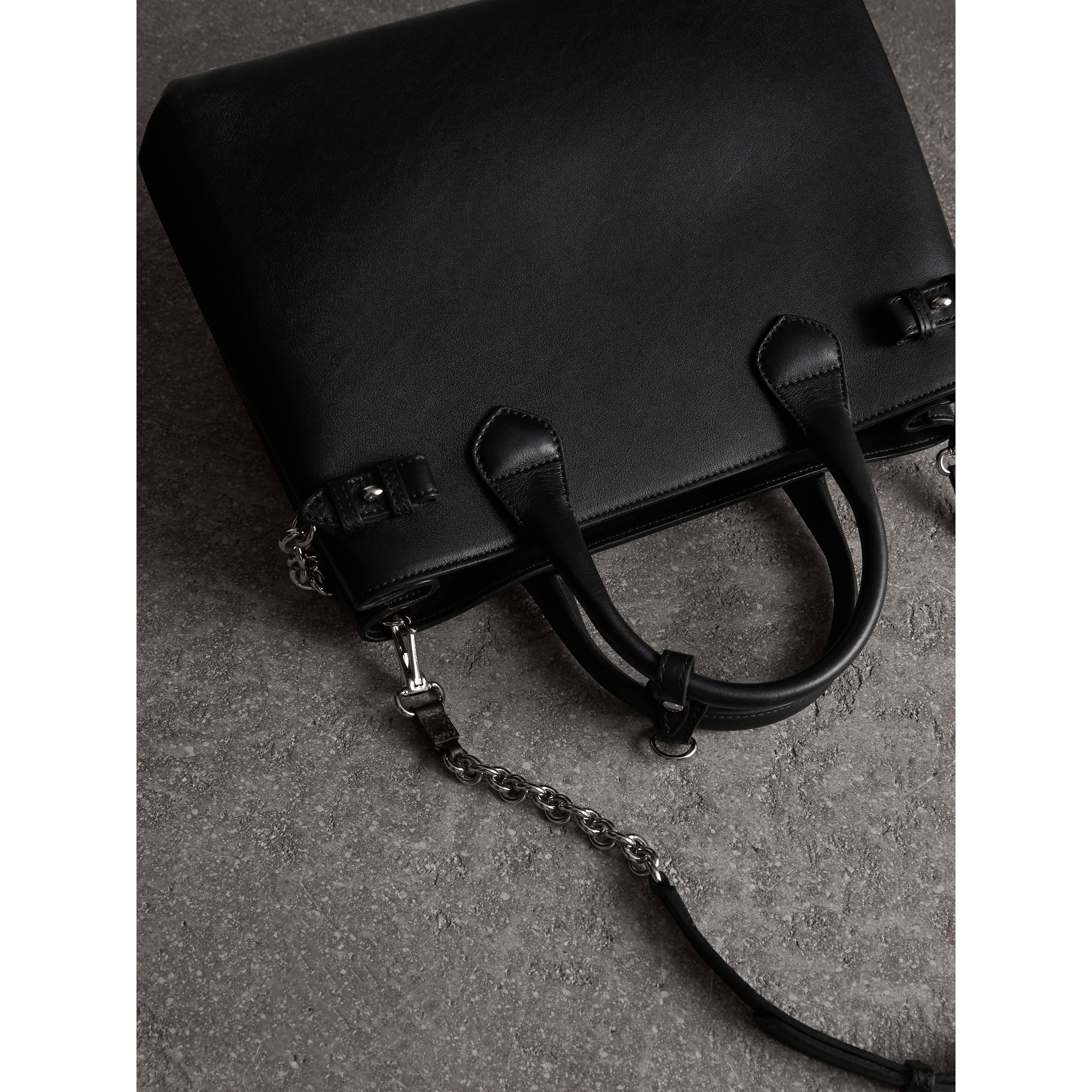 BLACK Sac The Banner medium en cuir