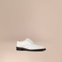 OPTIC WHITE Chaussures Richelieu en cuir avec bout golf