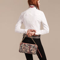MAUVE PNK/ANTQ ROSE Clutch à motif Horseferry check et imprimé tie and dye avec éléments en cuir
