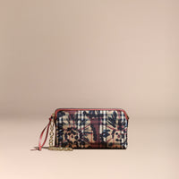 MAUVE PNK/ANTQ ROSE Clutch à motif Horseferry check et imprimé tie and dye avec éléments en cuir