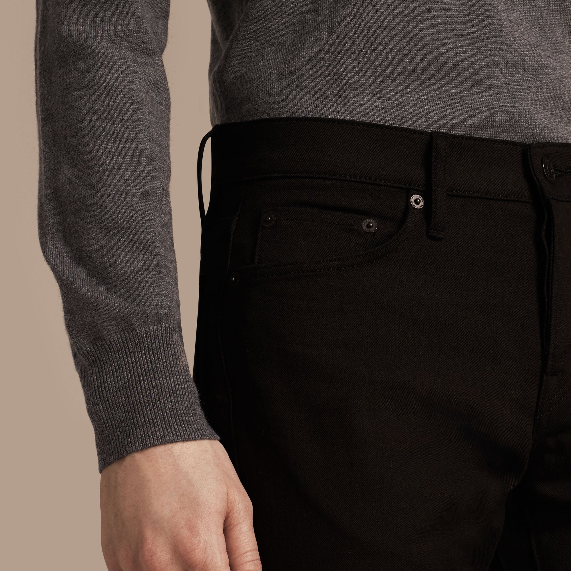 BLACK Jean délavé de coupe droite en denim extensible