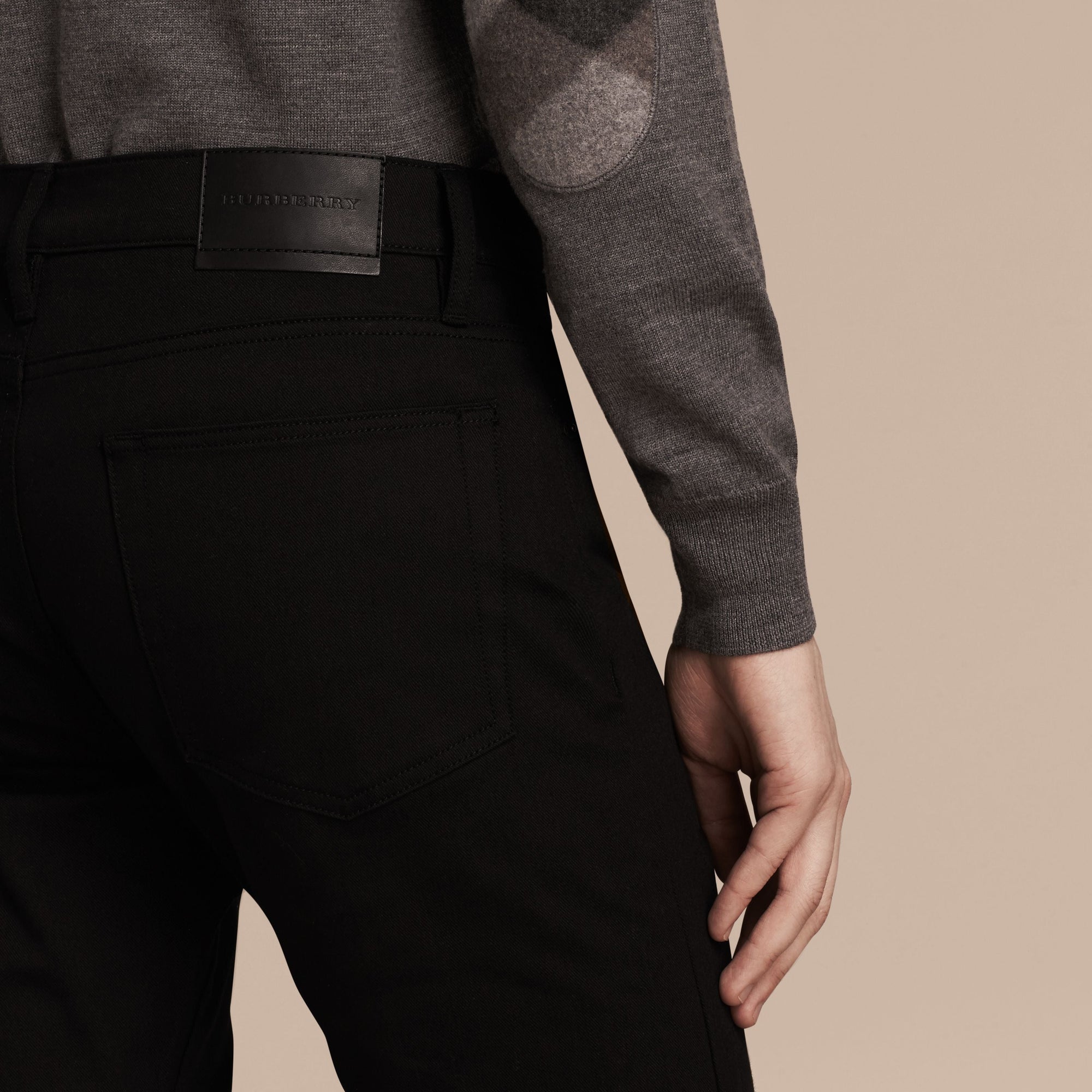 BLACK Jean délavé de coupe droite en denim extensible