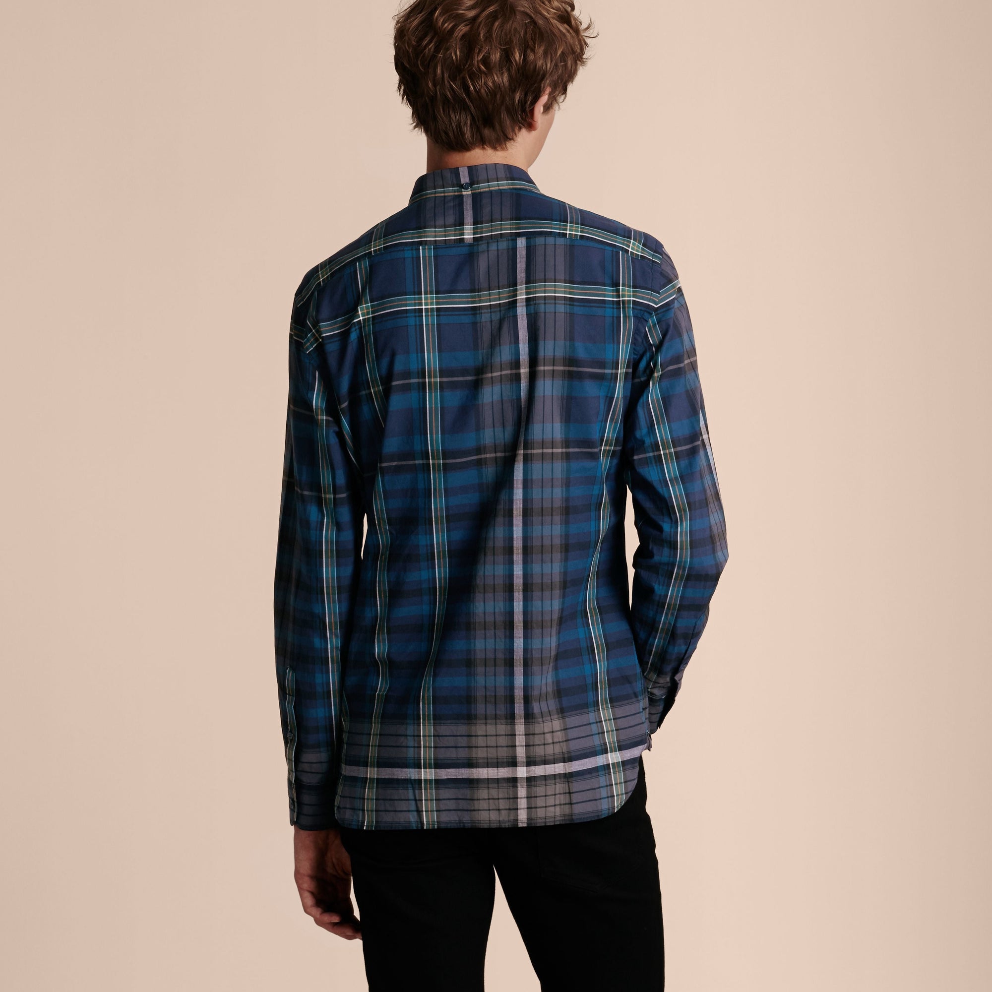 INDIGO Chemise en coton à motif check avec col boutonné