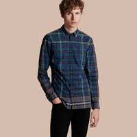 INDIGO Chemise en coton à motif check avec col boutonné