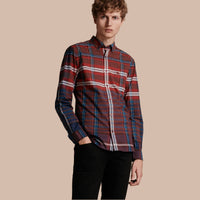 BURGUNDY RED Chemise en coton à motif check avec col boutonné