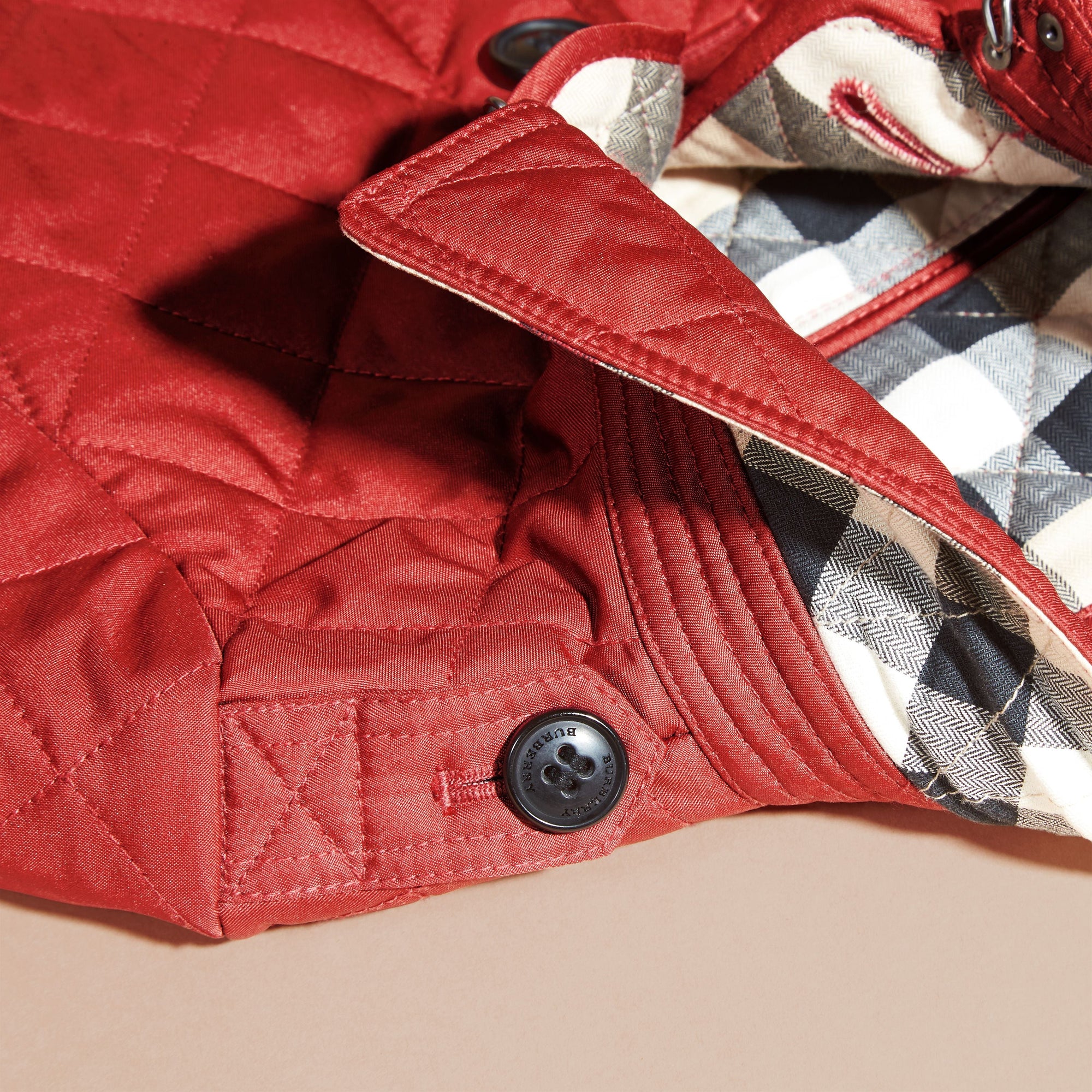 PARADE RED Veste matelassée avec doublure à motif check