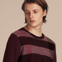 BURGUNDY RED Pull en cachemire et coton à motif check graphique
