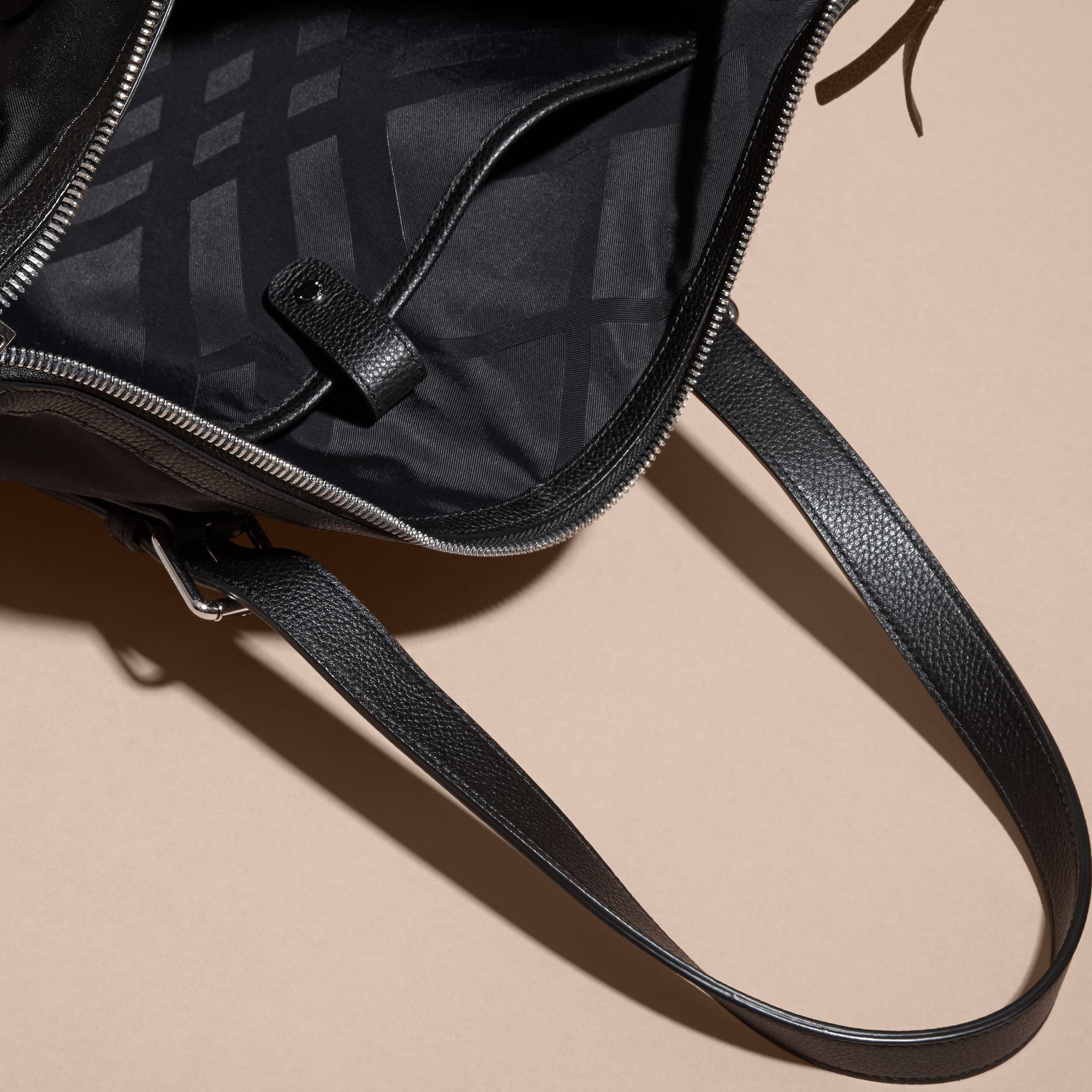 BLACK Sac tote avec bordure en cuir