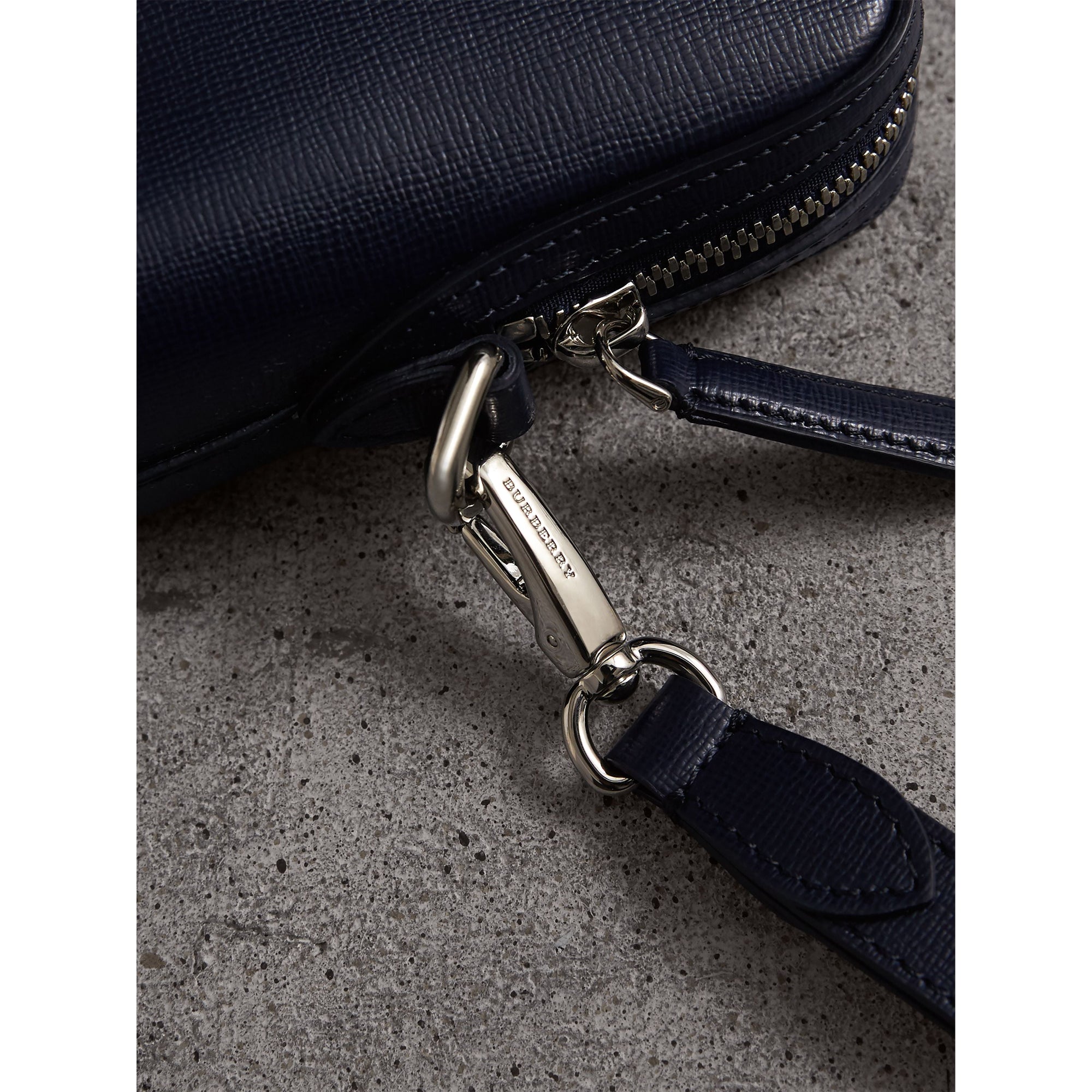 DARK NAVY Pochette en cuir London