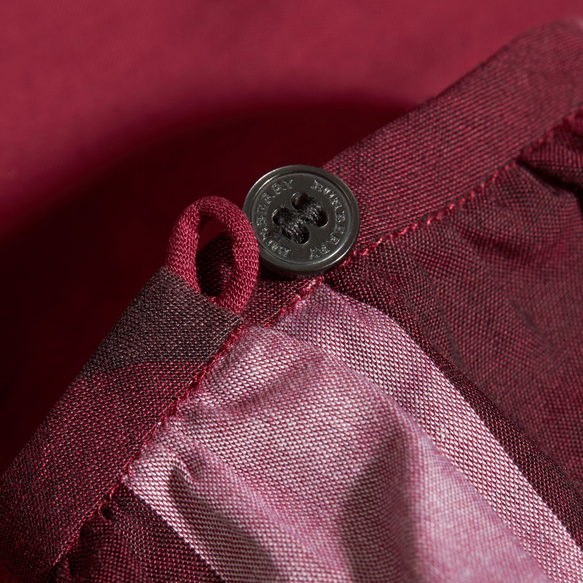 DARK PLUM PINK Robe en coton à motif check avec détails ruchés