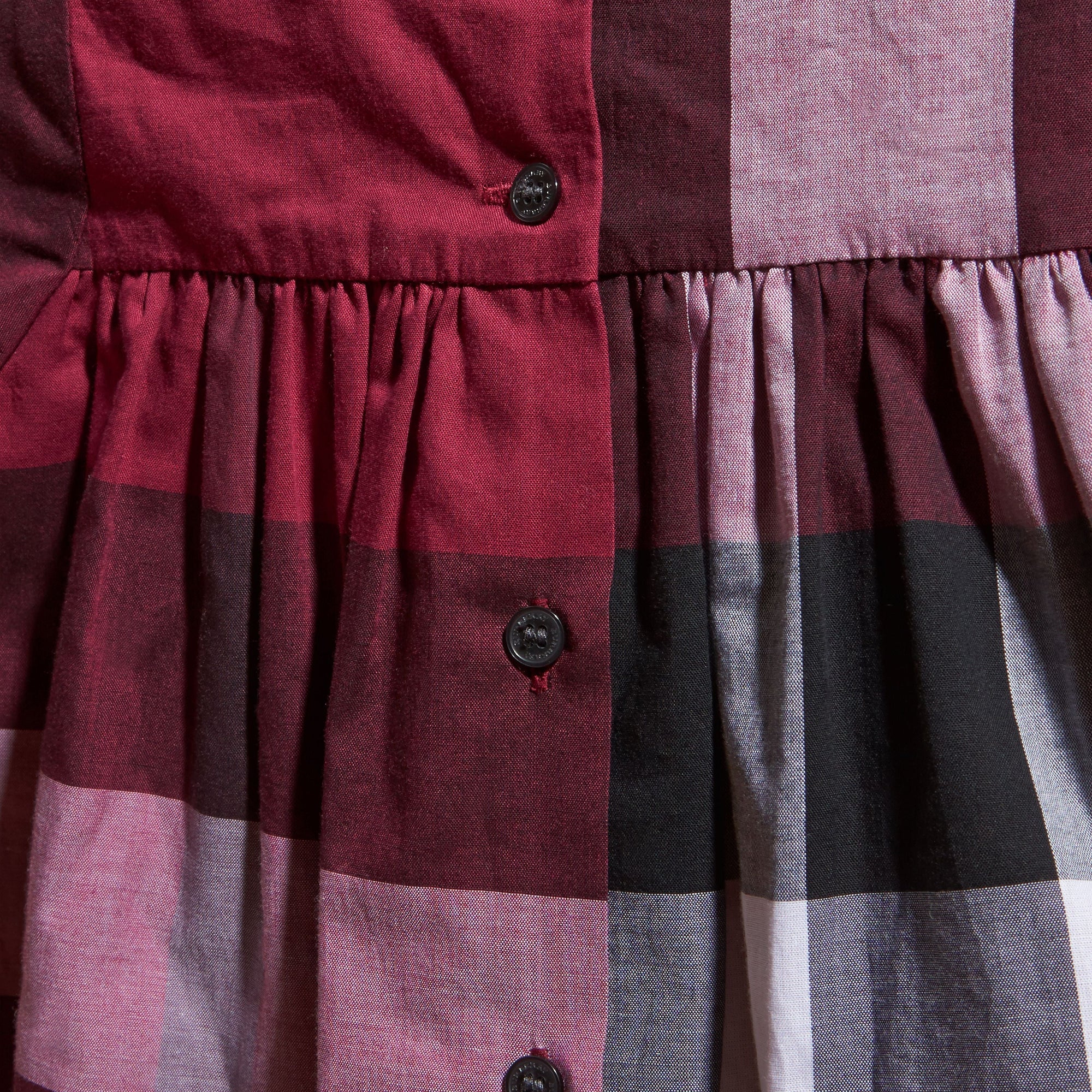 DARK PLUM PINK Robe en coton à motif check avec détails ruchés