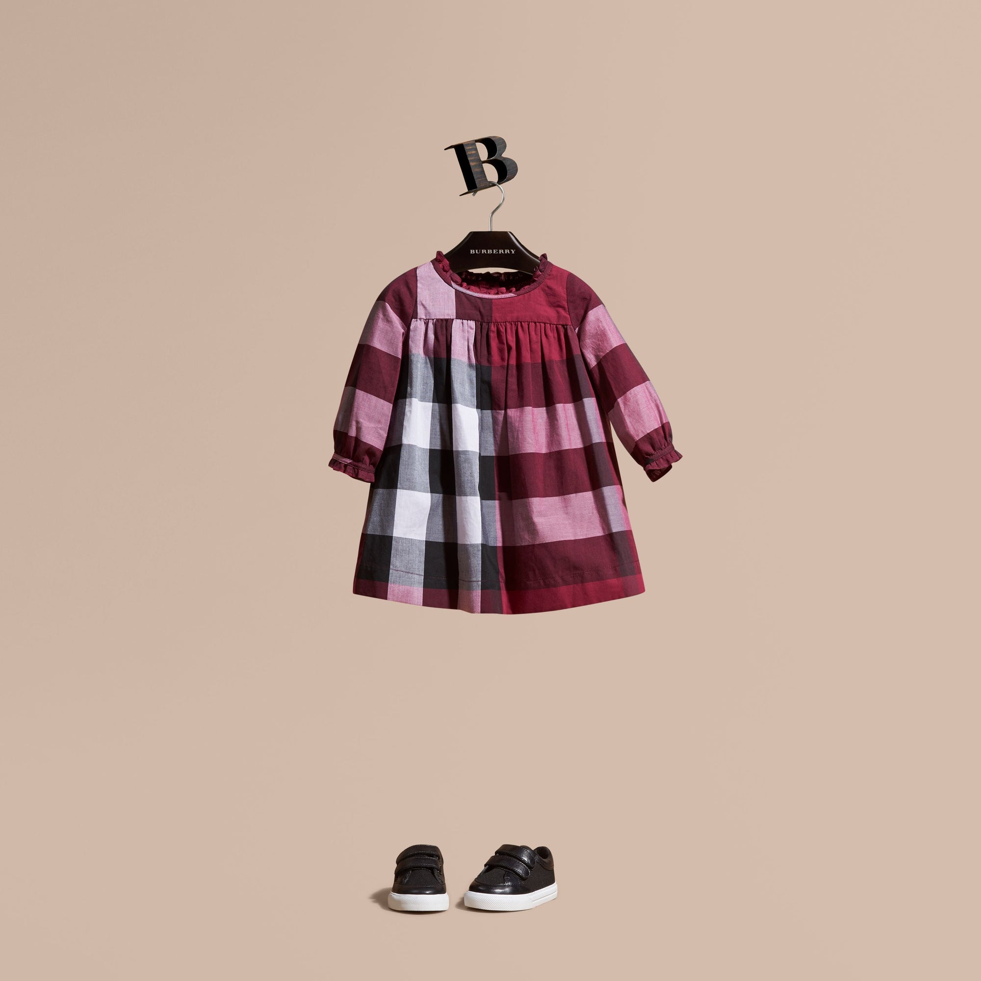 DARK PLUM PINK Robe en coton à motif check avec détails ruchés