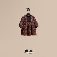 CARMINE RED Robe en soie à imprimé floral