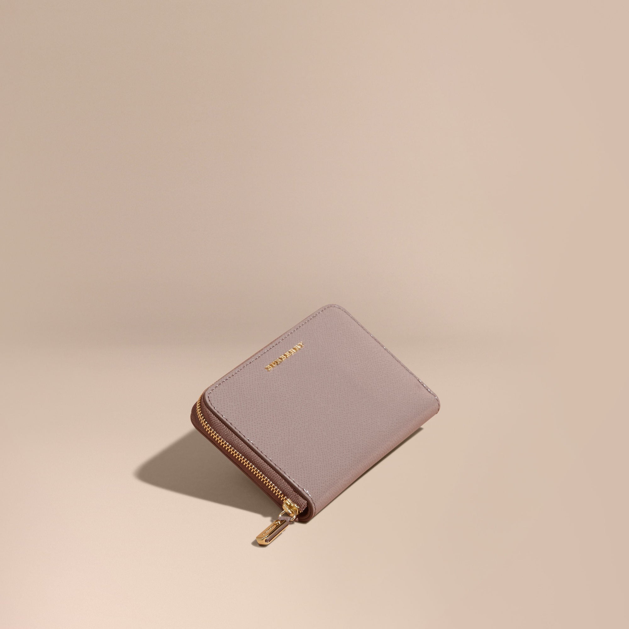 PALE GREY Portefeuille zippé en cuir London verni
