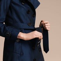 BRIGHT REGENCY BLUE Trench-coat en gabardine de coton