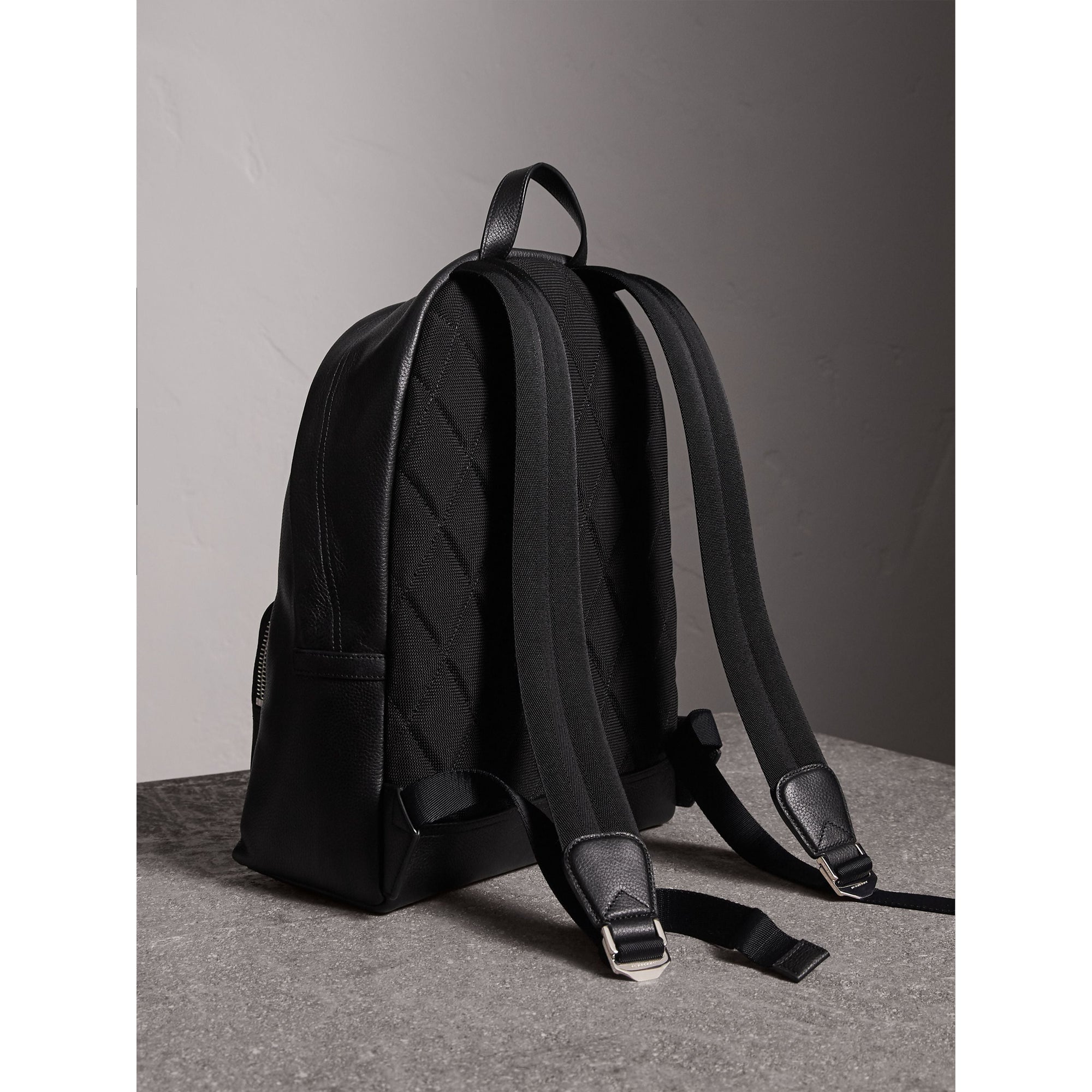 BLACK Sac à dos en cuir grené