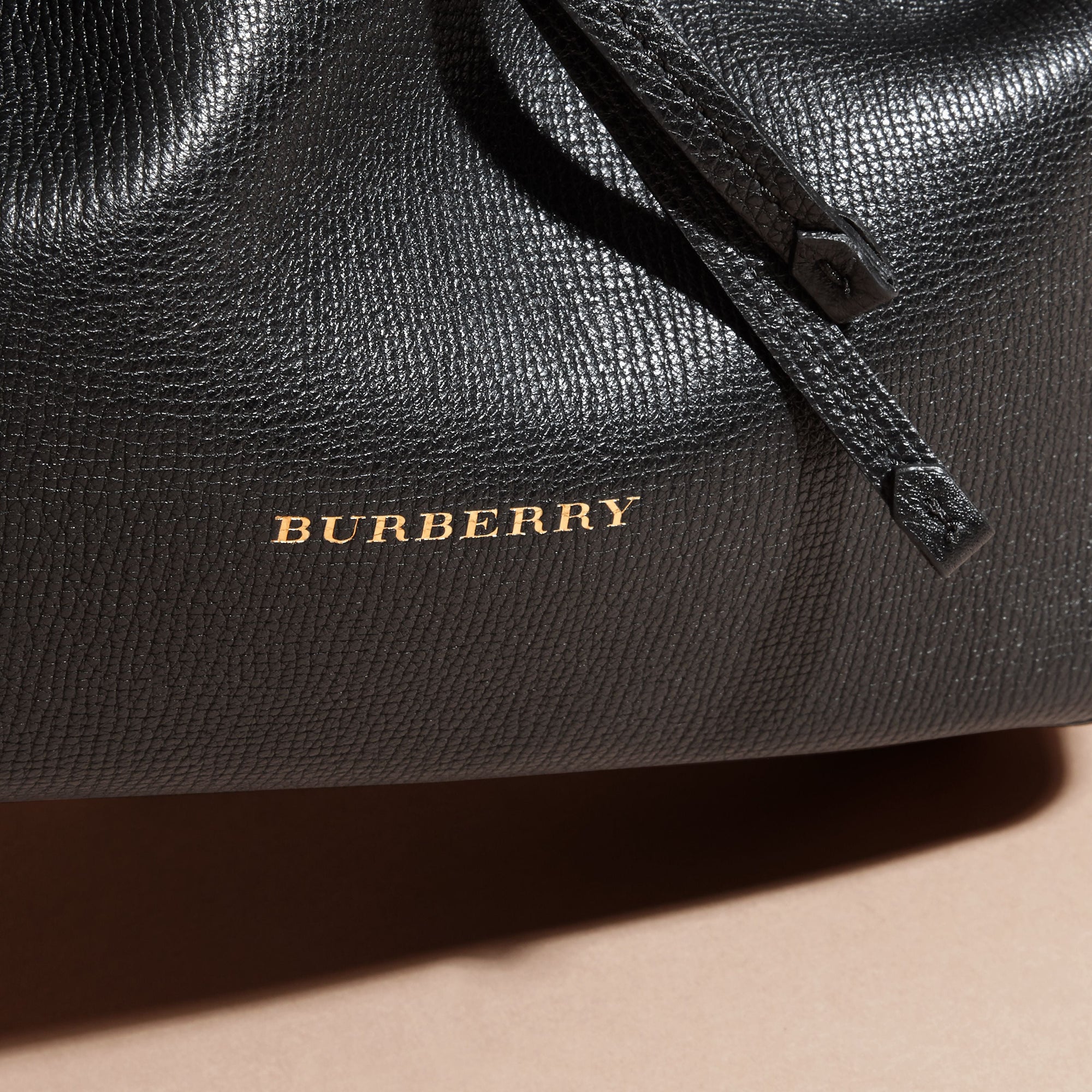 BLACK Sac à bandoulière en cuir grené et coton House check