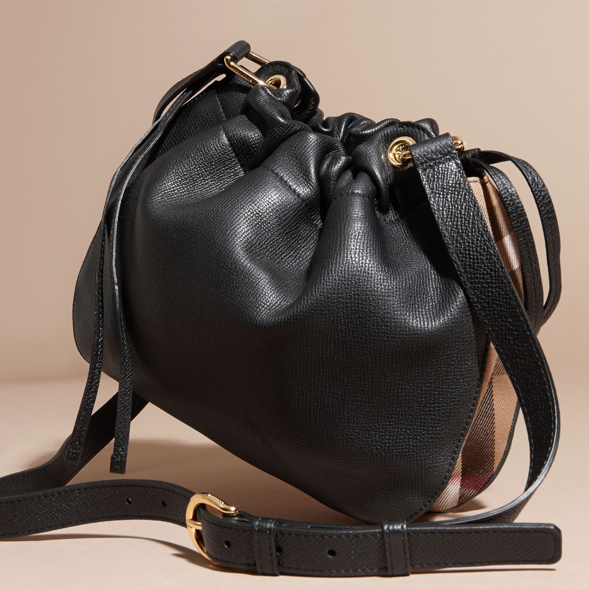 BLACK Sac à bandoulière en cuir grené et coton House check