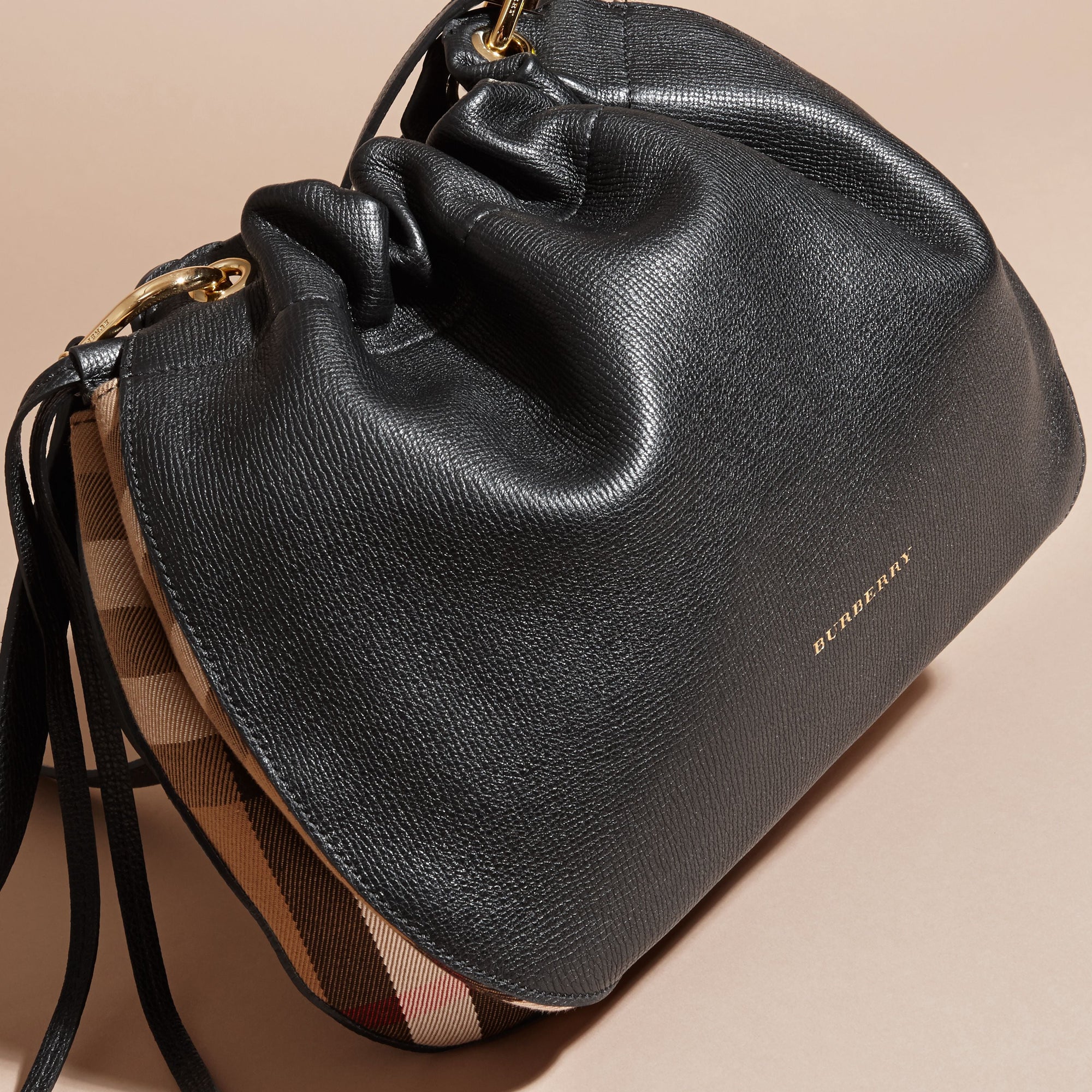 BLACK Sac à bandoulière en cuir grené et coton House check