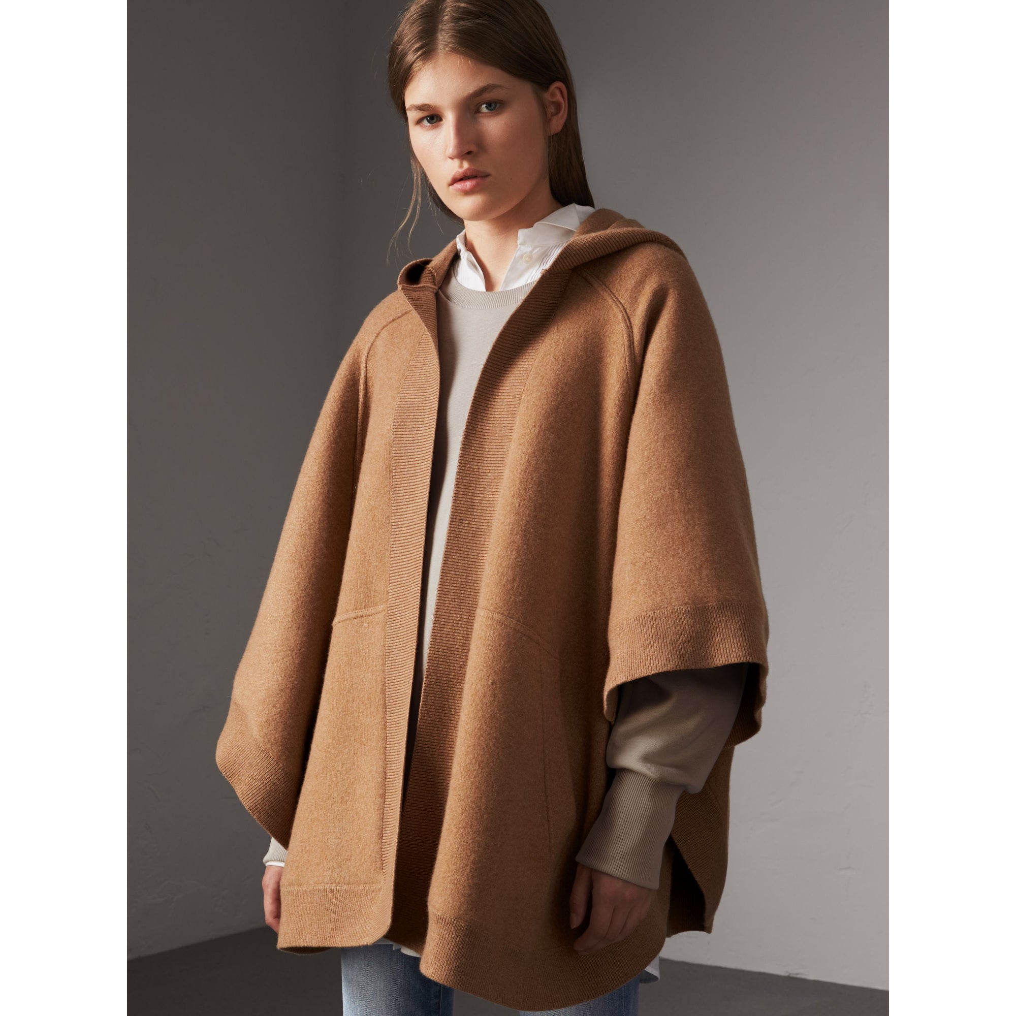 CAMEL Poncho à capuche en laine et cachemire mélangés