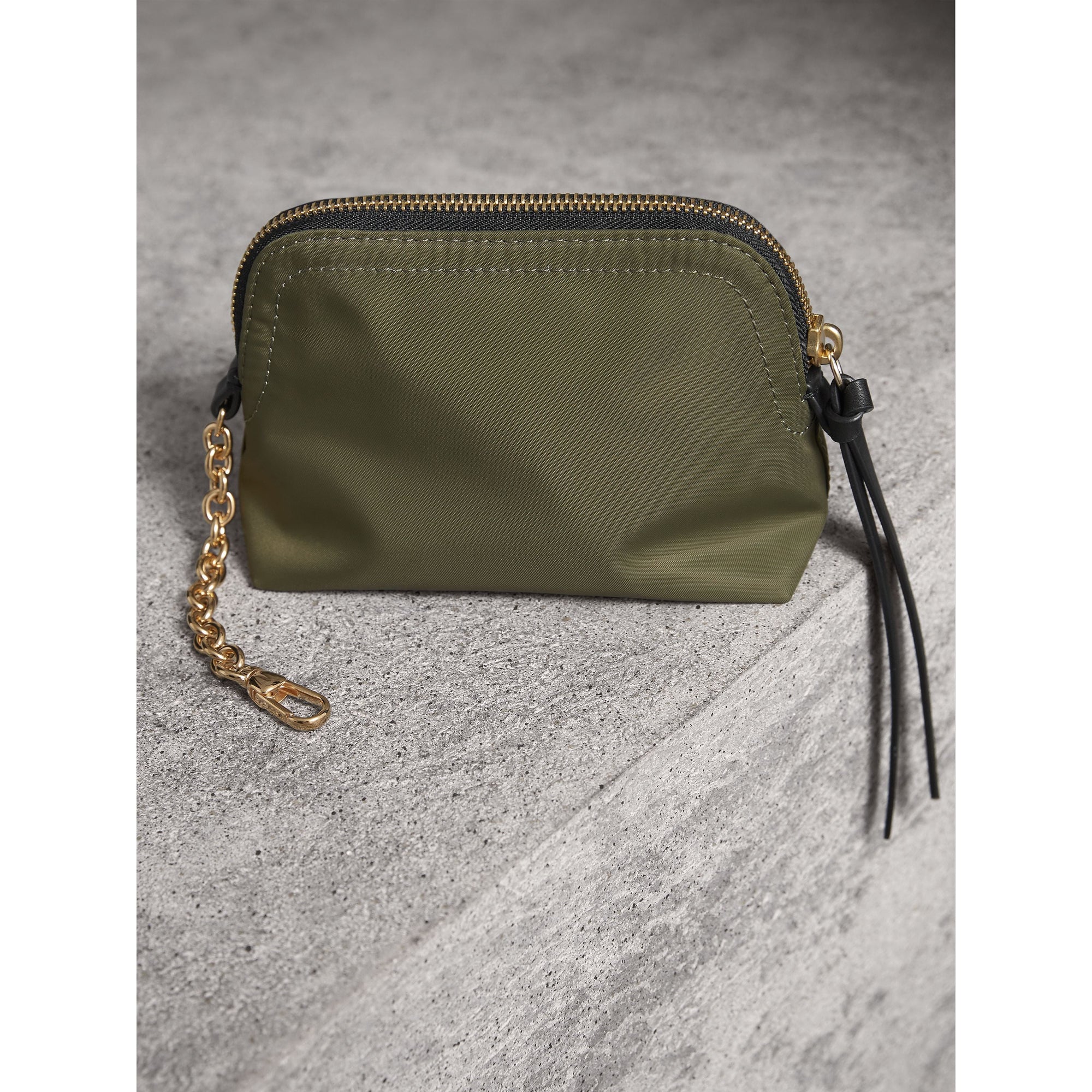 CANVAS GREEN Petite pochette zippée en nylon technique