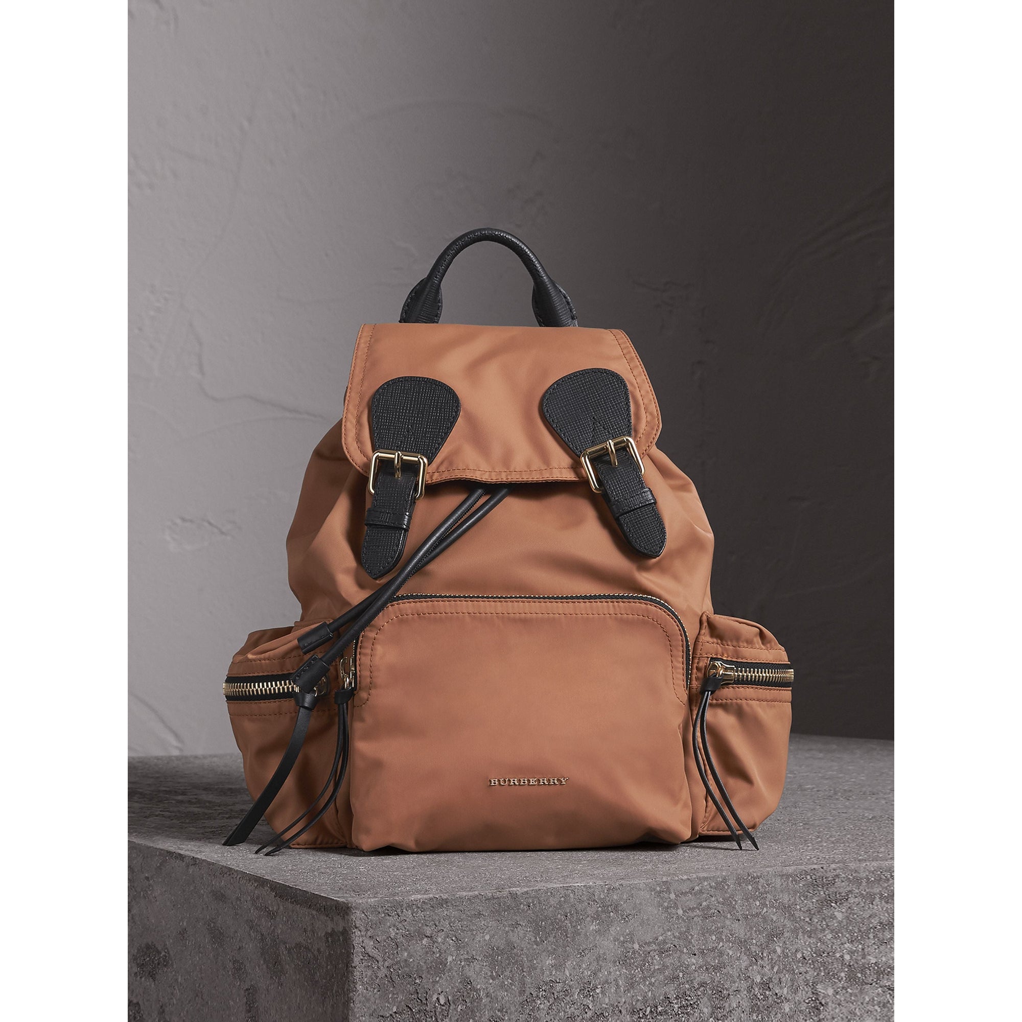 LIGHT FLAX Sac The Rucksack moyen en nylon technique et cuir