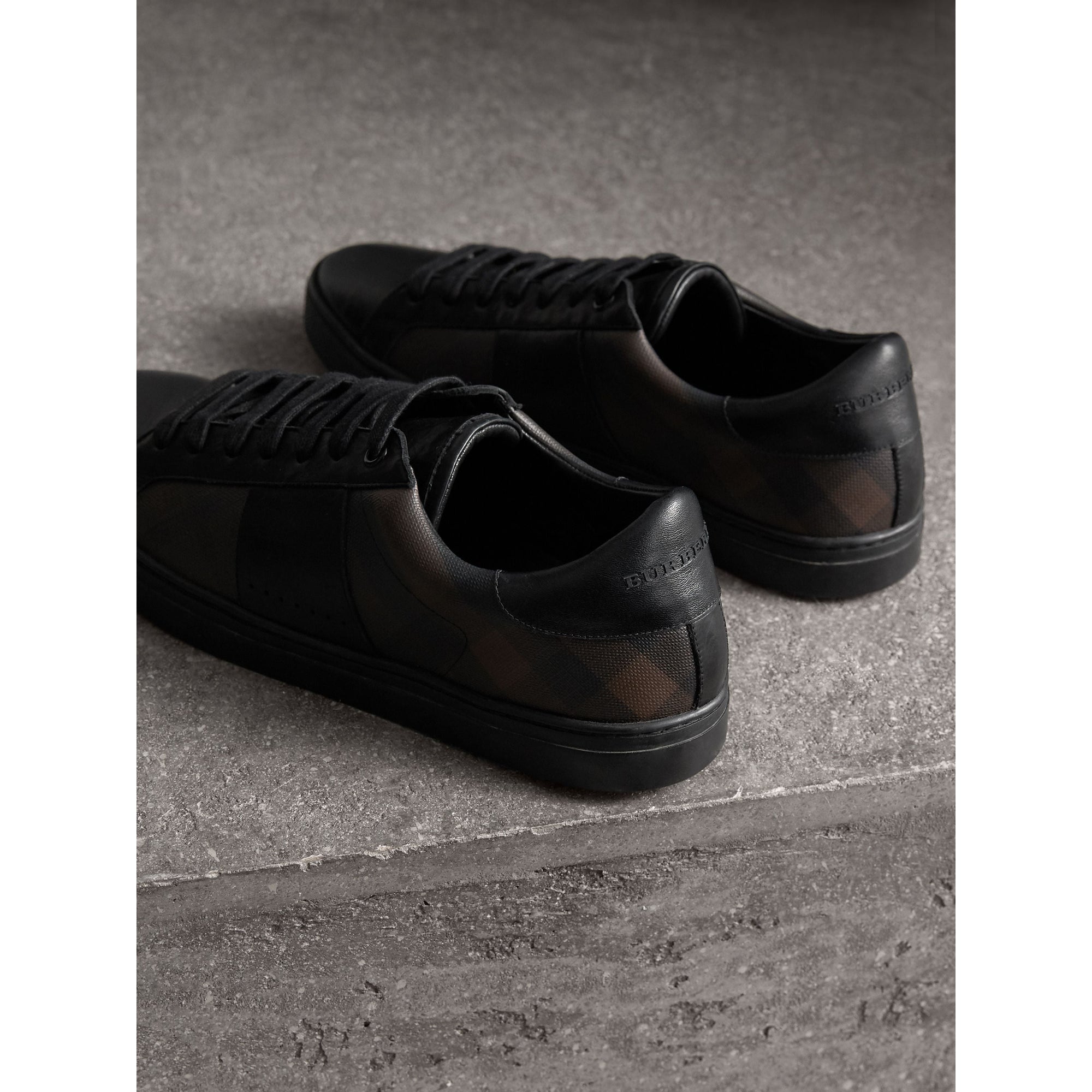 SMOKED CHOCOLATE CHK Sneakers en cuir et tissu London check