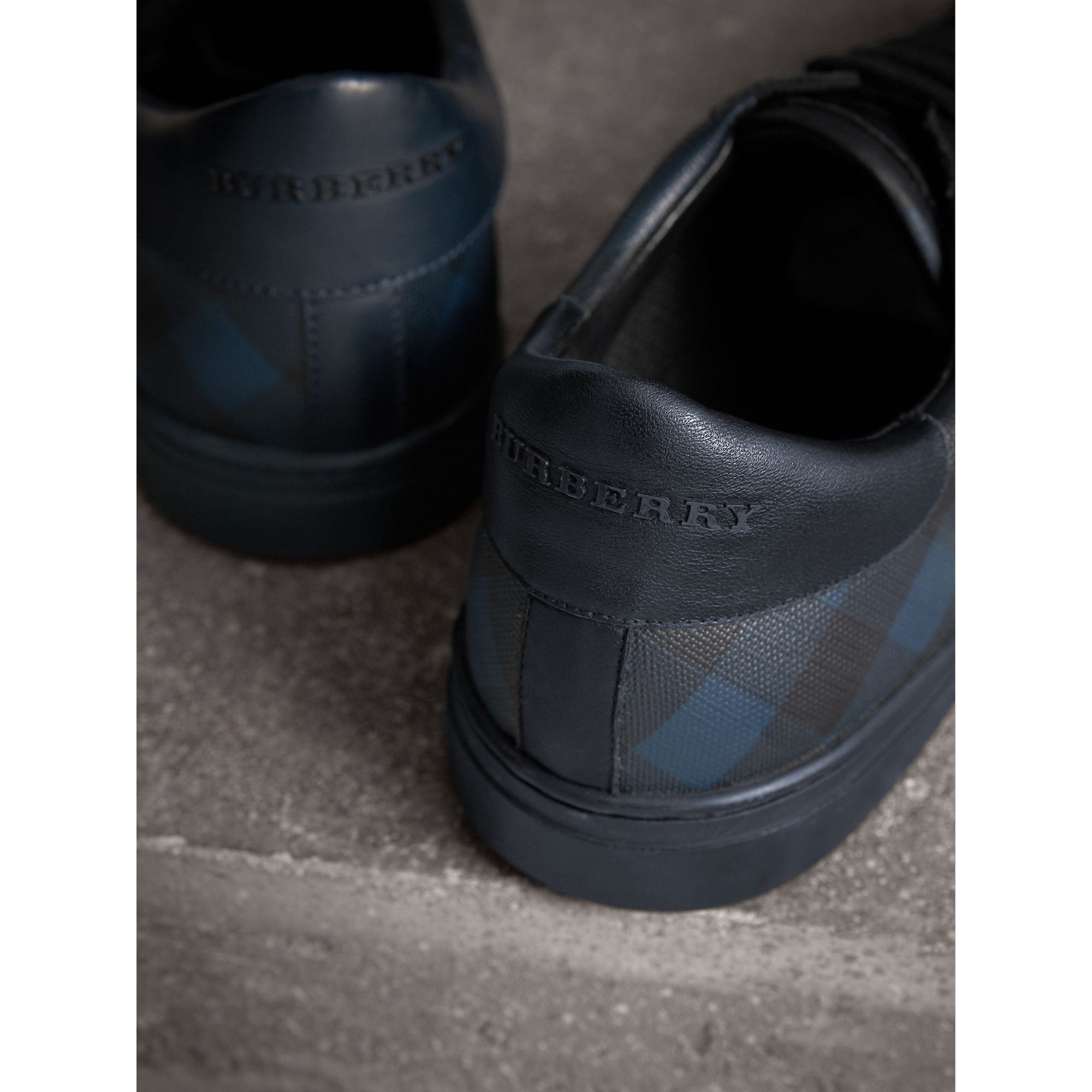 NAVY Sneakers en cuir et tissu London check