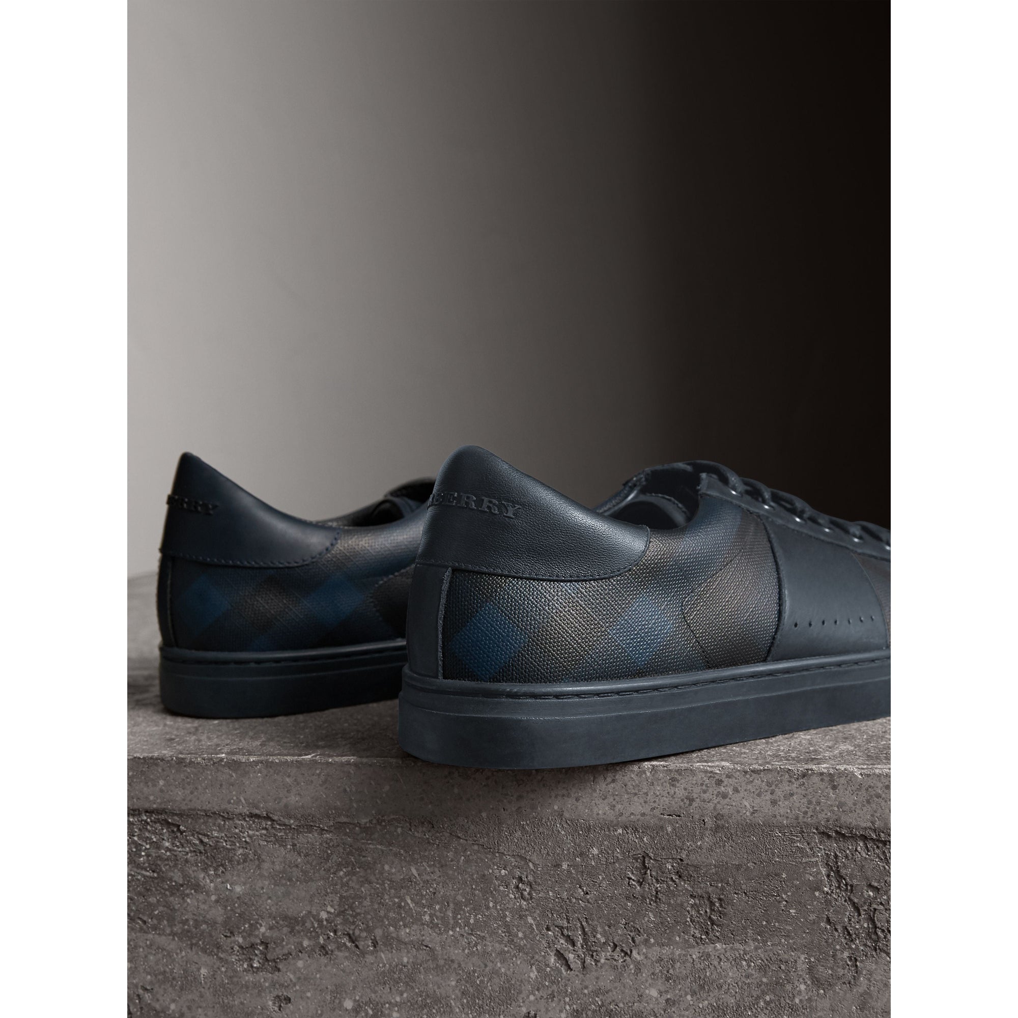 NAVY Sneakers en cuir et tissu London check