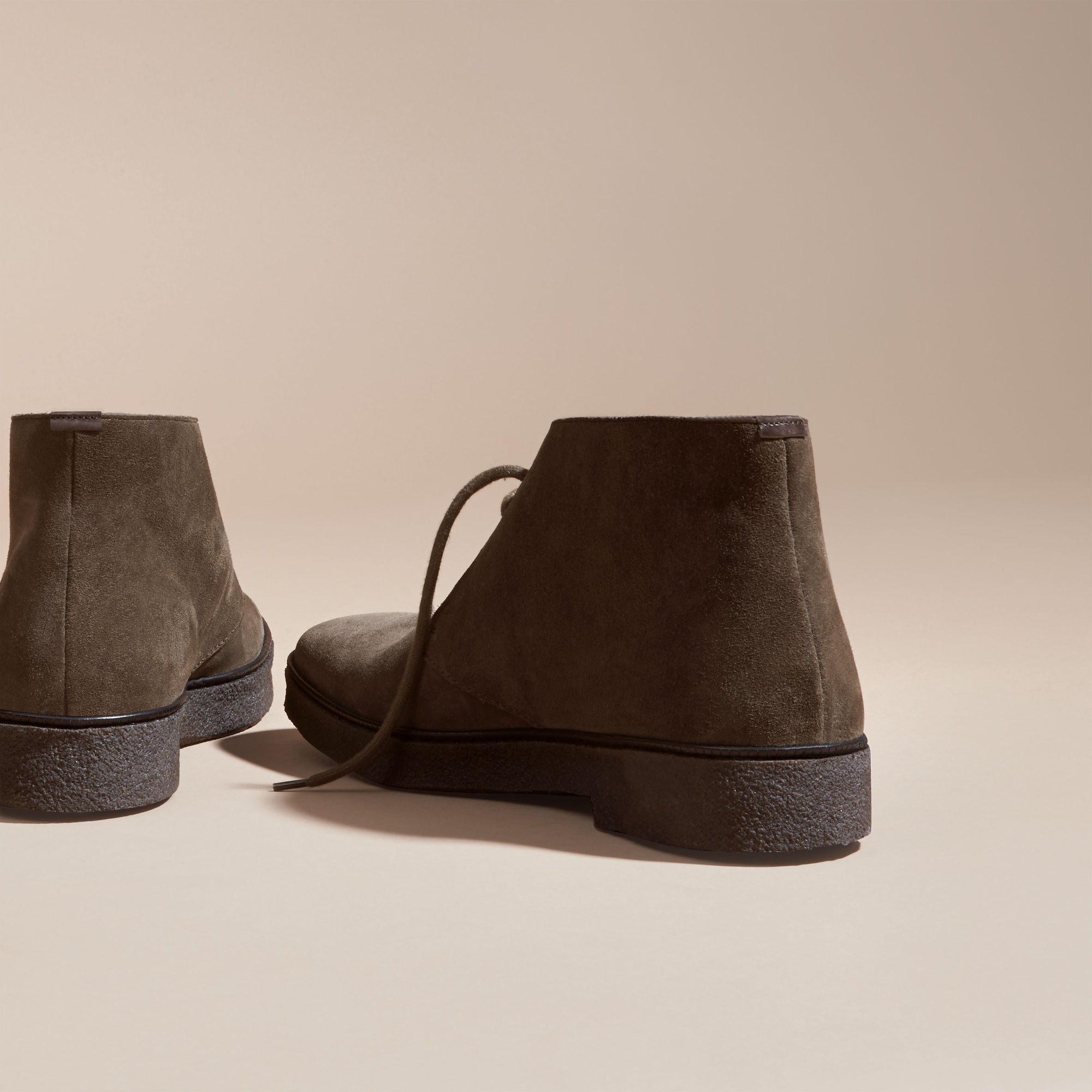 KHAKI Bottines chukka en cuir velours avec semelles en crêpe