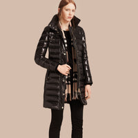 BLACK Manteau rembourré en duvet à capuche amovible bordée de fourrure