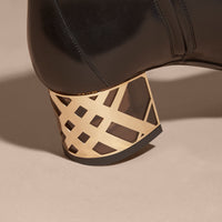 BLACK Bottines en cuir avec motif check au talon