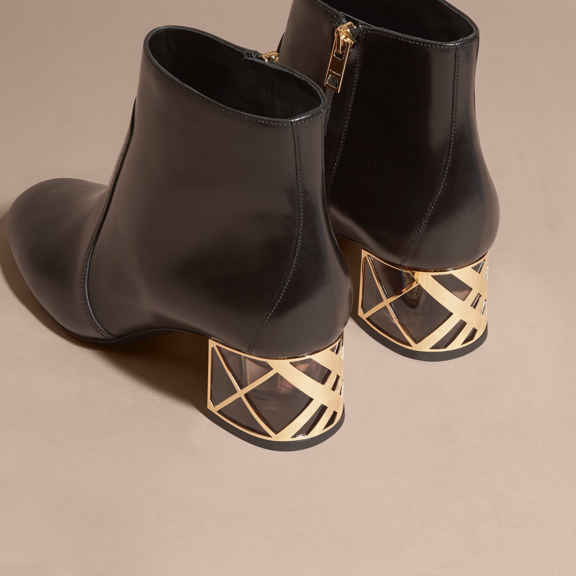 BLACK Bottines en cuir avec motif check au talon