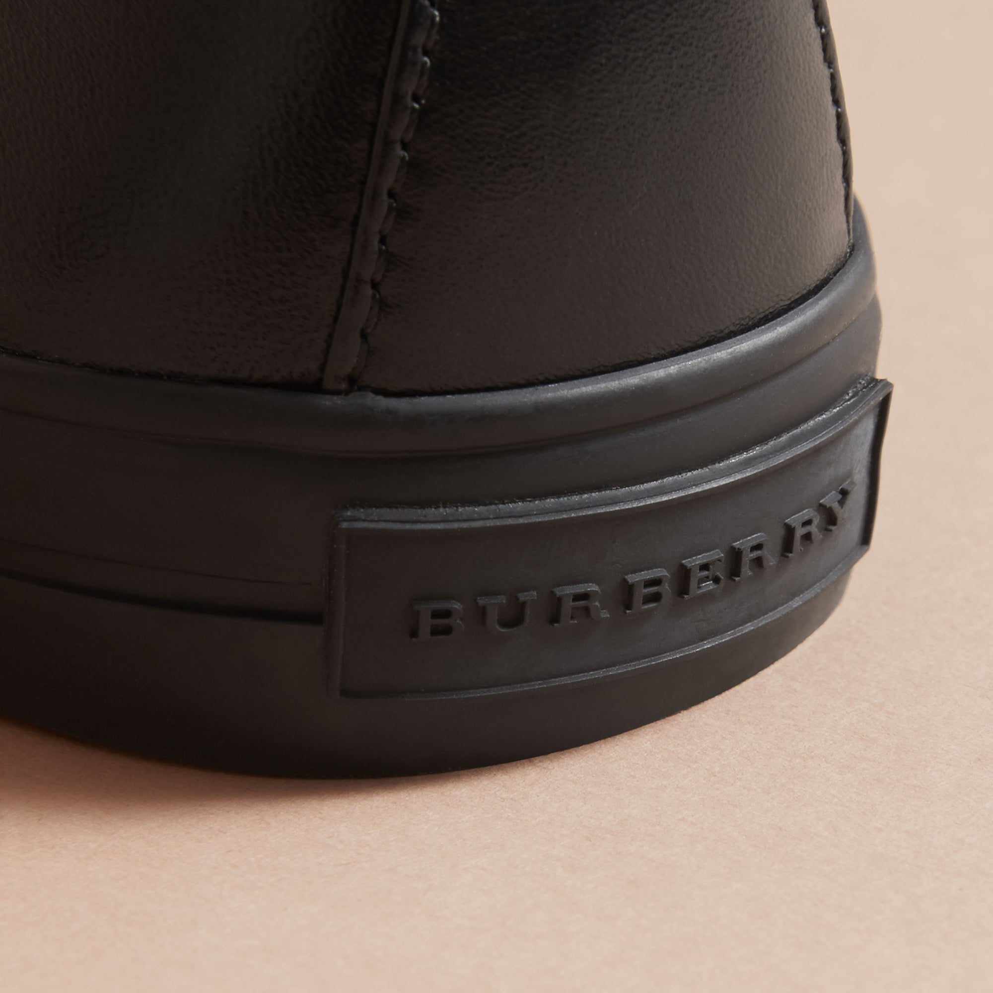Bottines chukka en cuir doublé du motif check - Noir