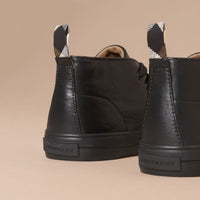 BLACK Bottines chukka en cuir doublé du motif check