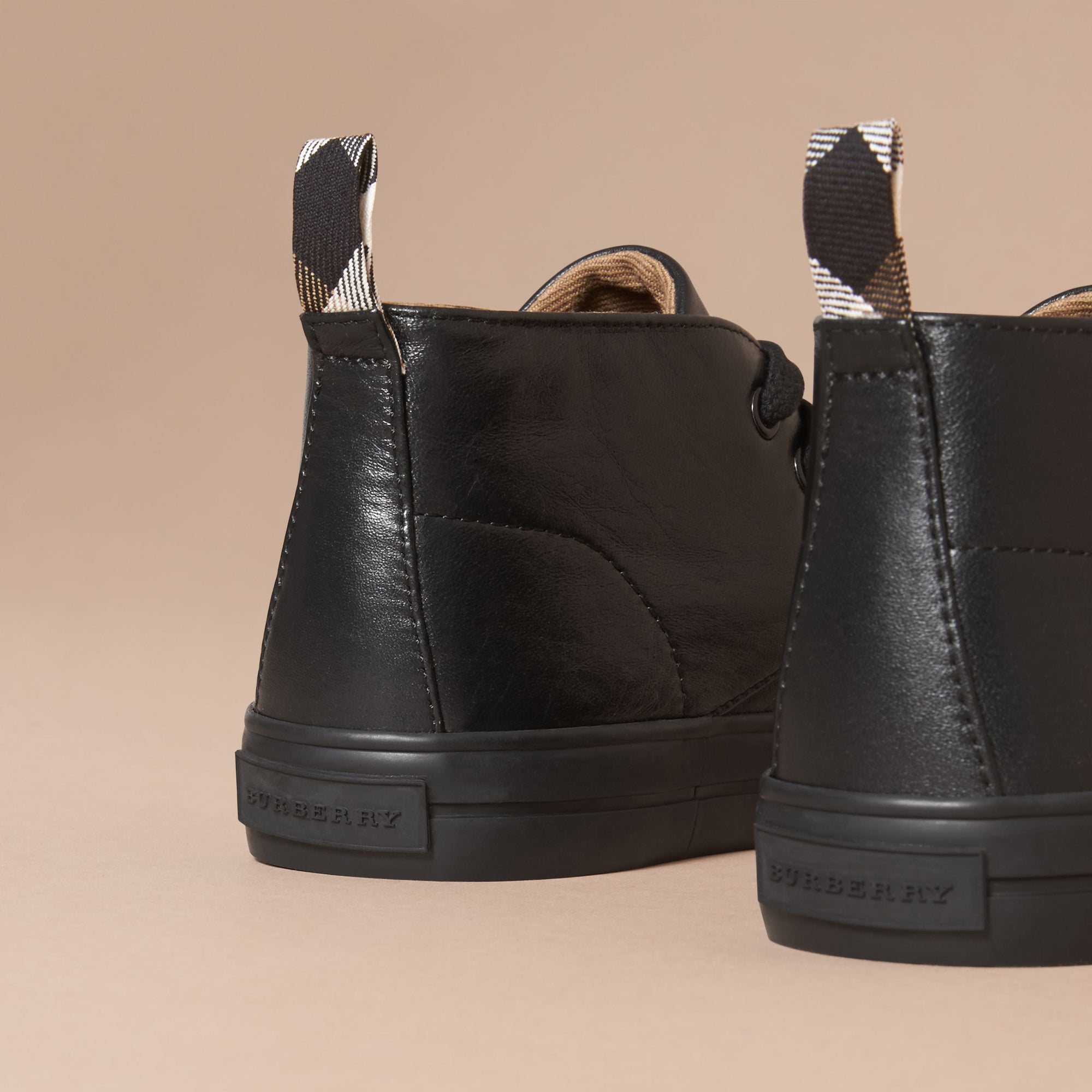 BLACK Bottines chukka en cuir doublé du motif check
